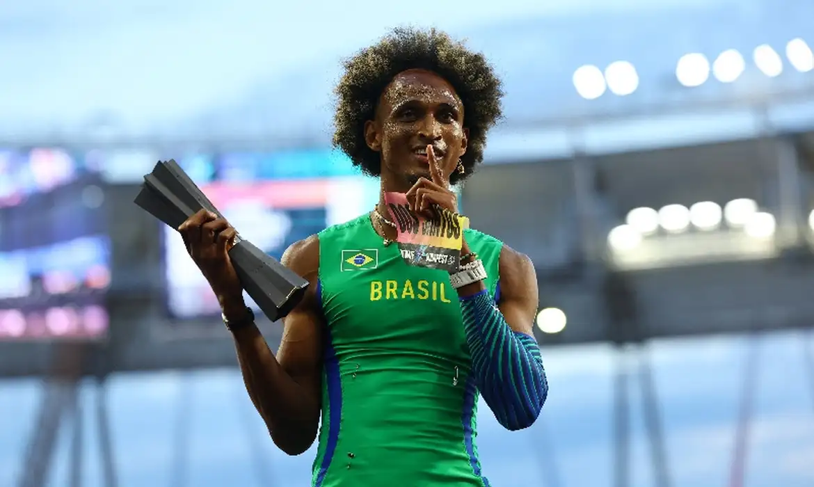 Alison dos Santos vence Rai Benjamin e Warholm e é campeão do Ultimate em Budapeste