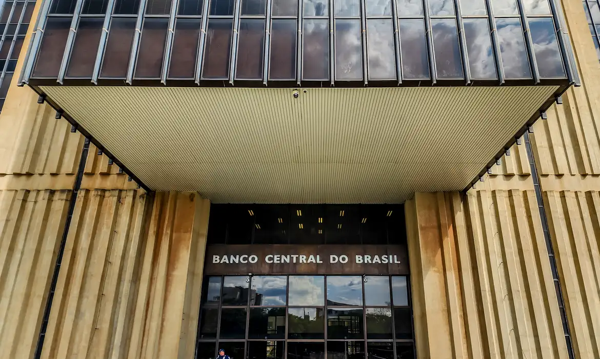 Copom decide nesta quarta se leva a Selic de 14% para 13,75%