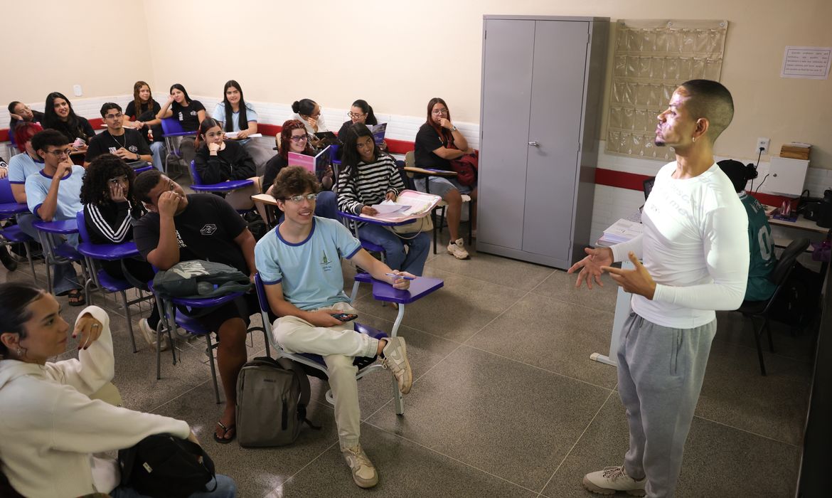 Enem 2026: inscrito automático tem até 18 de outubro para escolher idioma da prova