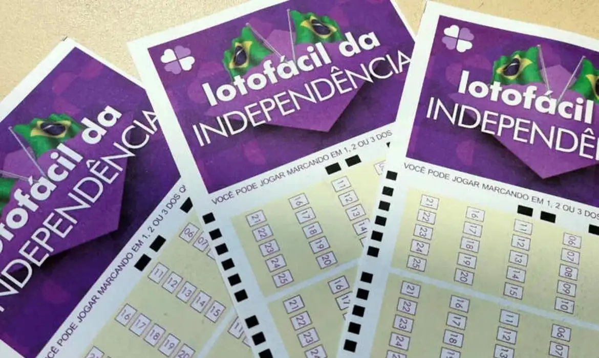 Lotofácil da Independência sorteia R$ 300 milhões hoje e Caixa muda o horário para 21h