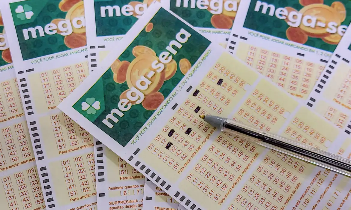 Mega-Sena acumula e próximo prêmio deve chegar a R$ 32 milhões na terça